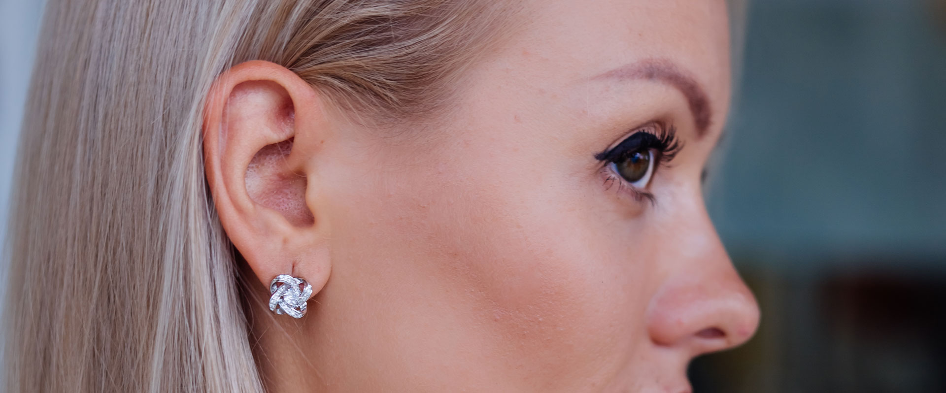 close-shot-of-rich-luxury-woman-in-dress-hand-and-2021-08-31-04-19-16-utc